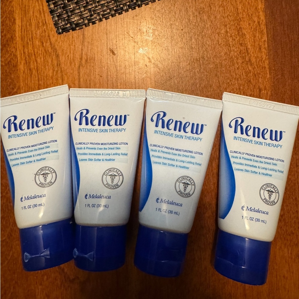 4 pack of 1 oz Renew Intensive Skin Therapy Moisturizing Lotion